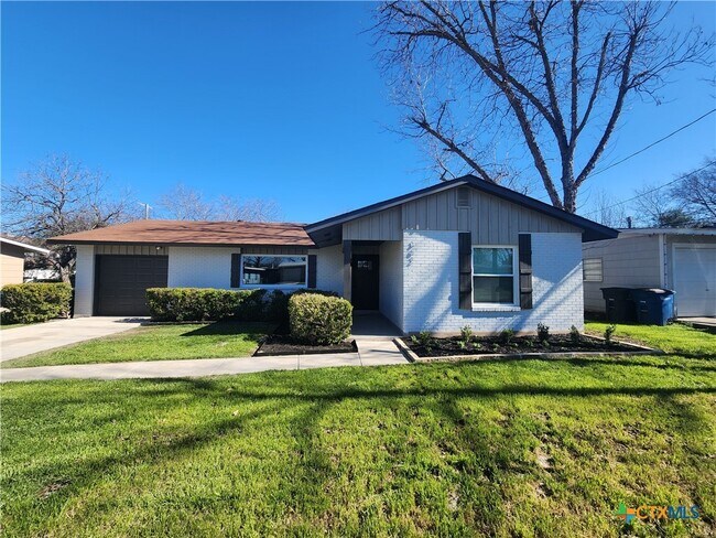 362 Lockener Ave in New Braunfels, TX - Building Photo - Building Photo