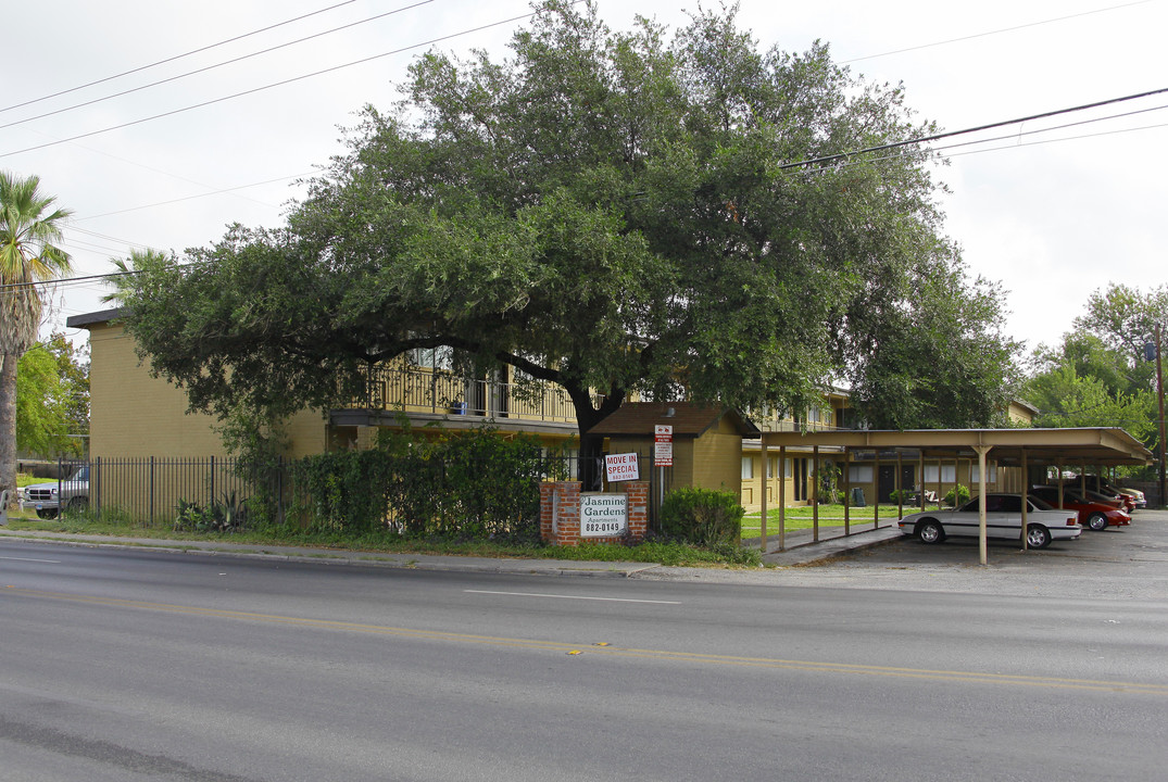 Jasmine Gardens Apartments in San Antonio, TX - Foto de edificio