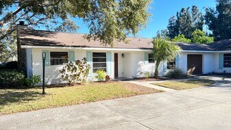 10548 86th Ave N in Seminole, FL - Building Photo