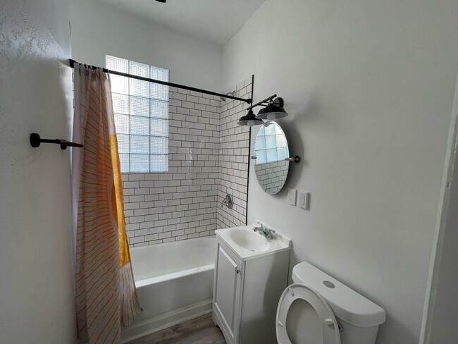 2523 N Murray Ave in Milwaukee, WI - Building Photo - Building Photo