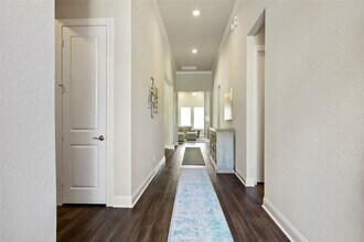 50 Wyatt Oaks Dr in Tomball, TX - Building Photo - Building Photo