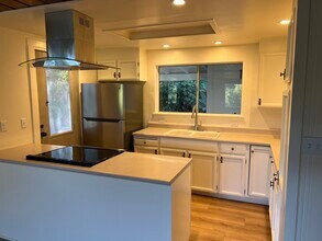 465 El Sueno Rd in Santa Barbara, CA - Building Photo - Building Photo