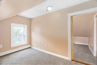 62 Butler St, Unit 2 in Salem, MA - Building Photo - Building Photo