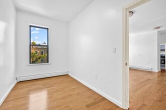 71-32 Fresh Pond Rd in Queens, NY - Building Photo - Building Photo