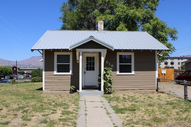 property at 618 4th St
