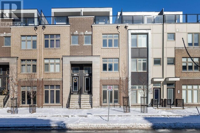 805 Mikinak Rd in Ottawa, ON - Building Photo - Building Photo