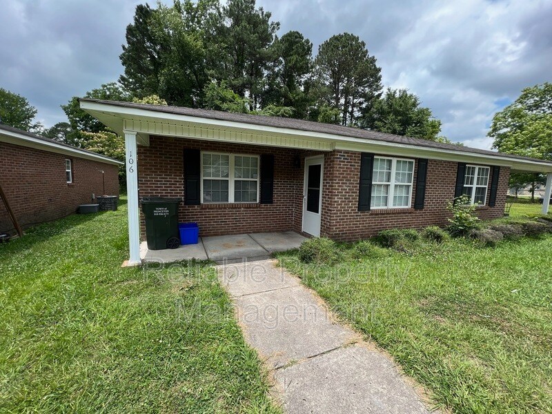 106 S James St in Princeton, NC - Building Photo
