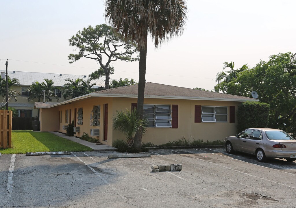 835 NE 14th Ct in Fort Lauderdale, FL - Building Photo