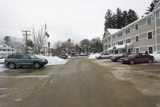 Derryfield Village in Manchester, NH - Building Photo - Building Photo