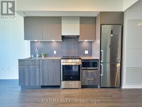 251-3251 Jarvis St in Toronto, ON - Building Photo - Building Photo