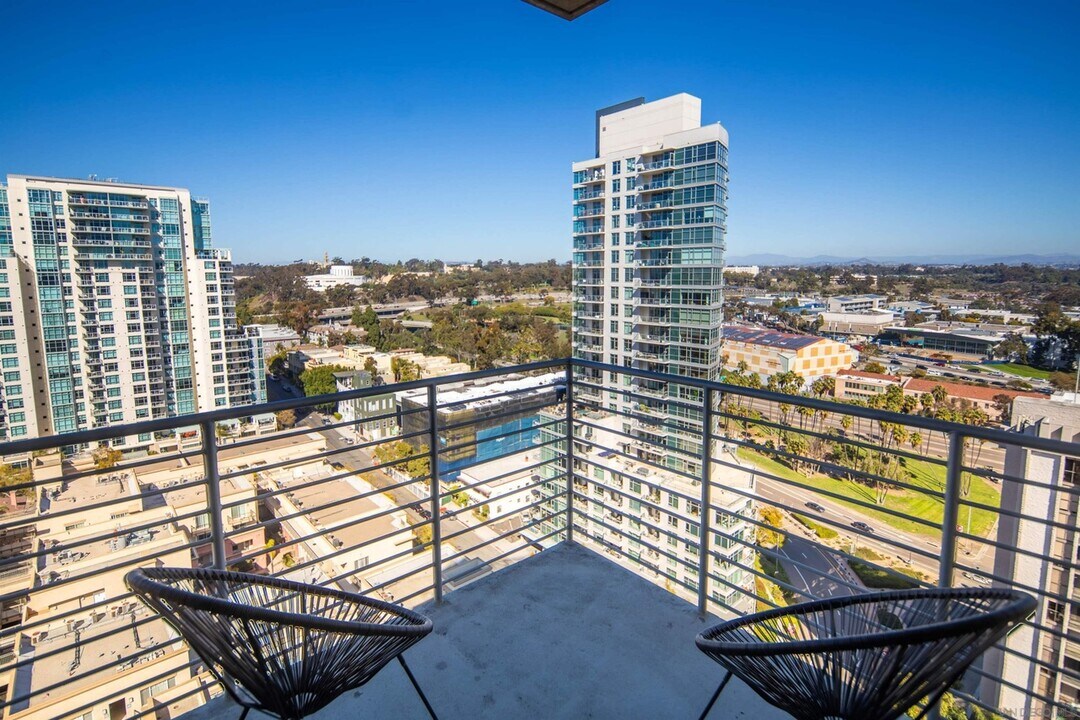 801 Ash St, Unit 1502 in San Diego, CA - Building Photo