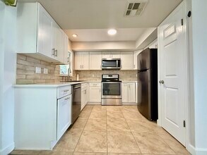 486 NE Solida Cir in Port St. Lucie, FL - Building Photo - Building Photo