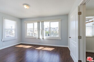 1409 Bronson Ave in Los Angeles, CA - Building Photo - Building Photo