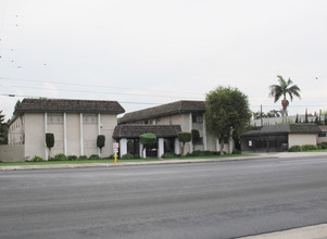 8202 Rosemead Blvd in Pico Rivera, CA - Foto de edificio - Building Photo