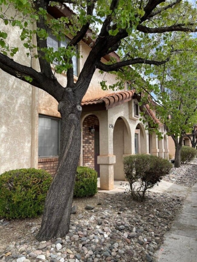 1045 N 1725 W in Saint George, UT - Foto de edificio - Building Photo