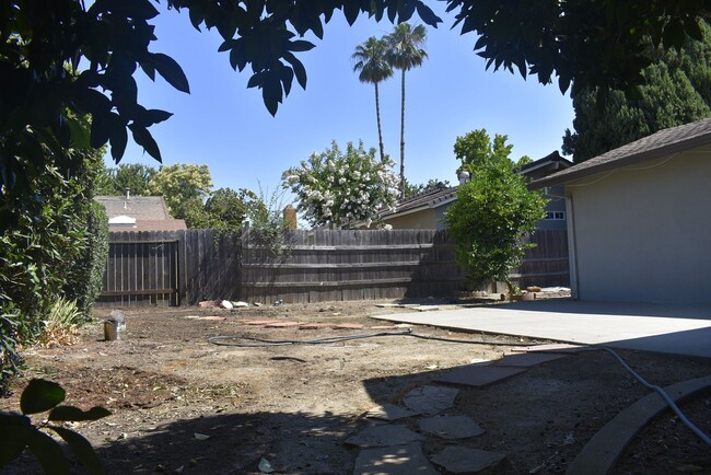 2880 Chiplay St in Sacramento, CA - Building Photo - Building Photo