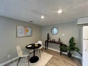 6505 Arnold Dr in Austin, TX - Building Photo - Building Photo