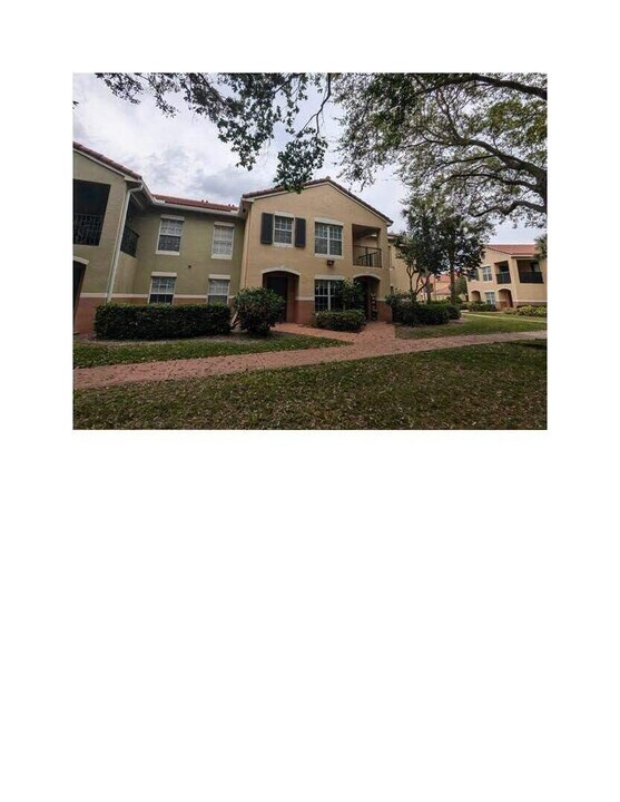 10306 Fox Trail Rd S in Royal Palm Beach, FL - Building Photo