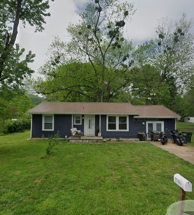 property at 1115 N Dennis Ave