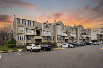 Gunston Corner Condominiums in Lorton, VA - Building Photo - Primary Photo