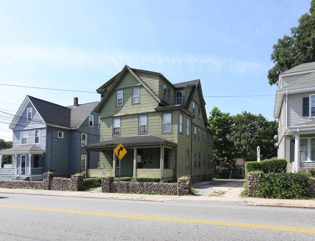 44 Liberty St in Pawcatuck, CT - Foto de edificio - Building Photo