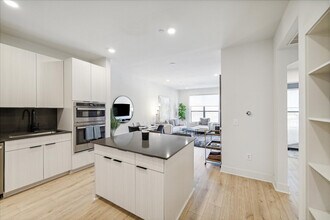 2137 Pelham Dr in Houston, TX - Building Photo - Building Photo