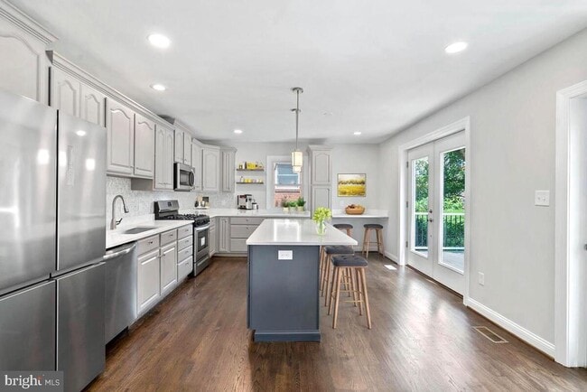 property at 1506 Noyes Dr