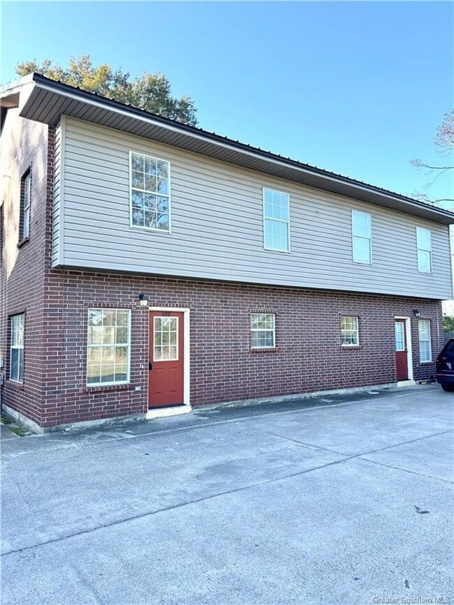 property at 446 W Parish Rd