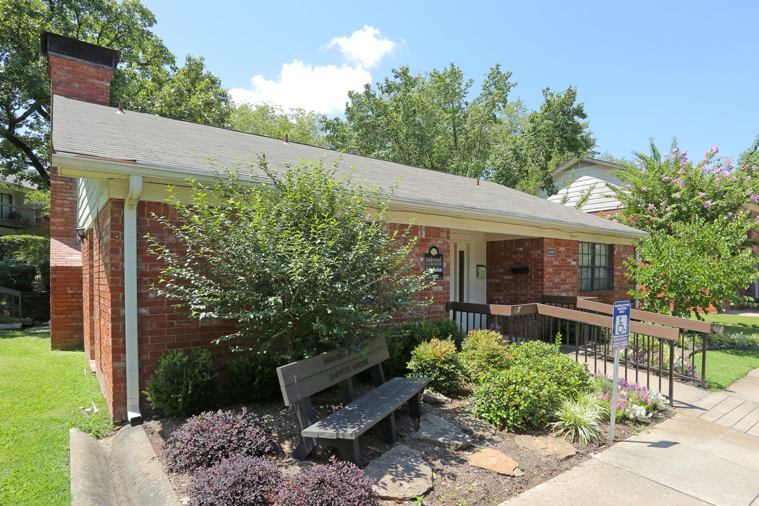 Oakwood Gardens in Fort Smith, AR - Building Photo