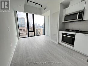 195 McCaul St in Toronto, ON - Building Photo - Building Photo