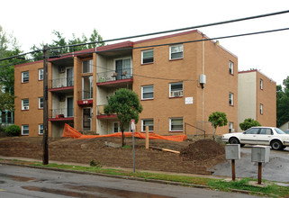 910 Forest St in St. Paul, MN - Foto de edificio - Building Photo