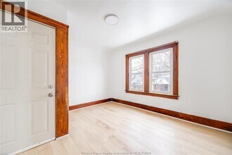 956 Curry Ave in Windsor, ON - Building Photo - Building Photo