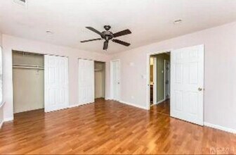 208 Woodbridge Commons Way in Woodbridge Township, NJ - Foto de edificio - Building Photo