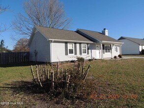129 Parnell Rd in Hubert, NC - Building Photo - Building Photo