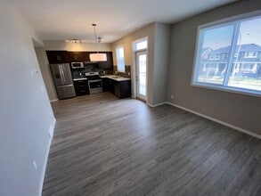 355 Redstone Walk NE in Calgary, AB - Building Photo - Building Photo