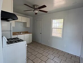 3837 E Technical Dr in Tucson, AZ - Foto de edificio - Building Photo