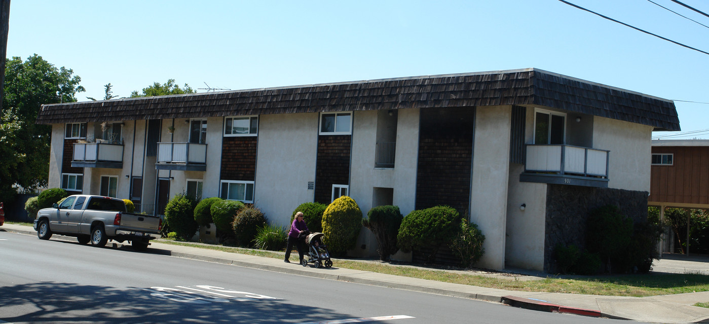 901 Liberty in El Cerrito, CA - Foto de edificio