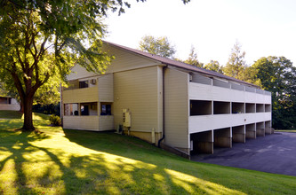 Mountain View Apartments in Bethel, CT - Building Photo - Building Photo