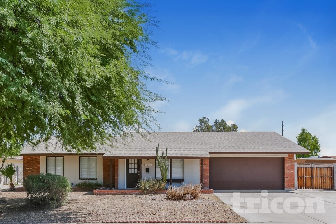 9215 N 39th Dr in Phoenix, AZ - Foto de edificio