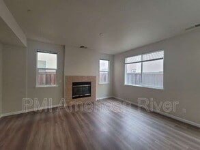 8143 Crystal Walk Cir in Elk Grove, CA - Building Photo - Building Photo
