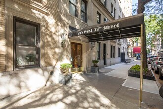 Alfie Arms in New York, NY - Building Photo - Building Photo