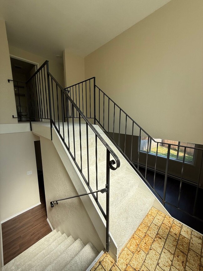 8721 Shadow Wood Dr in Everett, WA - Building Photo - Building Photo