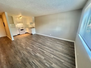 1005 Hickory Hill Ln in Nashville, TN - Foto de edificio - Building Photo