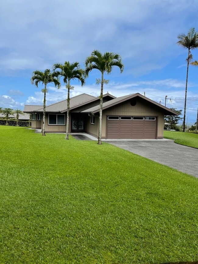 2050 Ainaola Dr in Hilo, HI - Building Photo - Building Photo