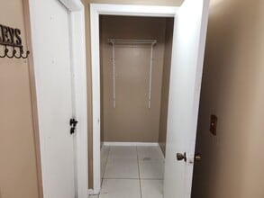 8600 SW 149th Ave in Miami, FL - Foto de edificio - Building Photo