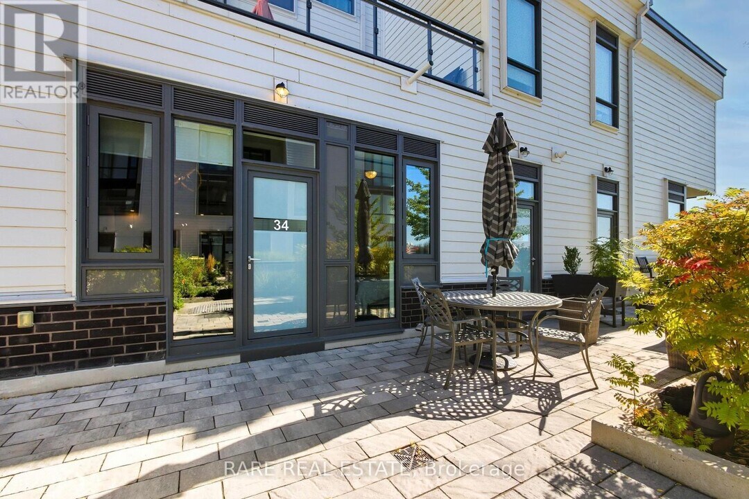 247 Broward Wy. in Innisfil, ON - Building Photo