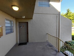 11101 Royal Palm Blvd in Coral Springs, FL - Building Photo - Building Photo