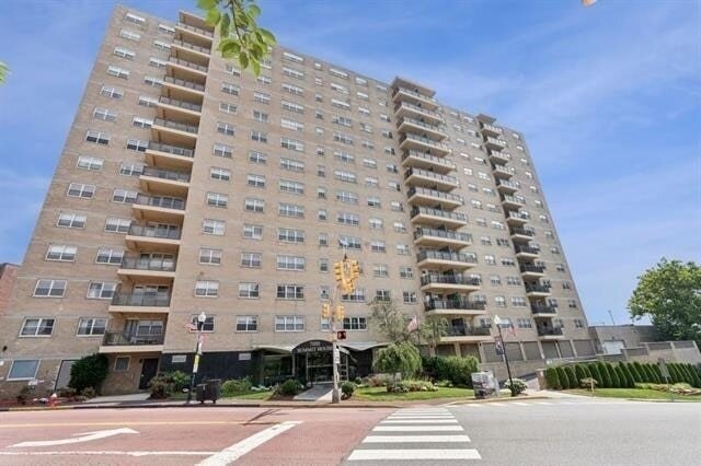 7100 JFK Blvd E, Unit 9R in Guttenberg, NJ - Foto de edificio - Building Photo