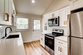 210 Bryan St in Mcdonough, GA - Foto de edificio - Building Photo