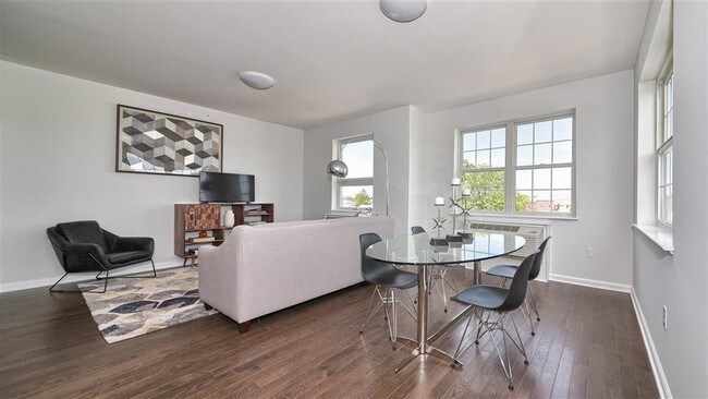 304 Broadway-Unit -110 in Bayonne, NJ - Building Photo - Building Photo